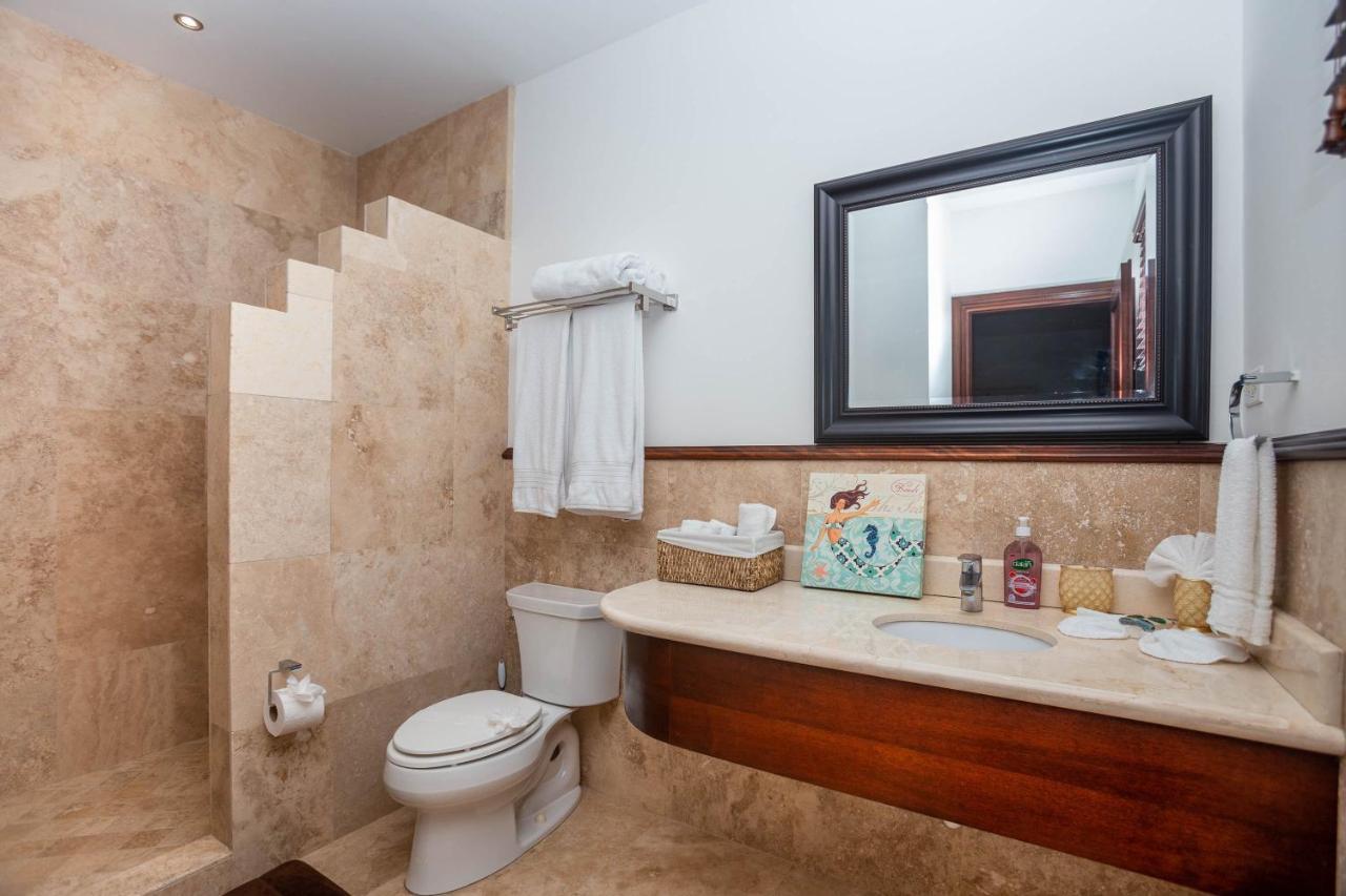 Pristine Bay Villa 1304 With Large Pool - 3 Bedroom Condo French Harbour Εξωτερικό φωτογραφία